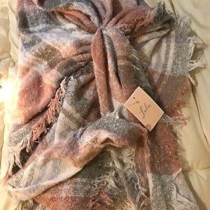 Lulu's Accessories - blanket scarf Lulu's Accessories - blanket scarf
